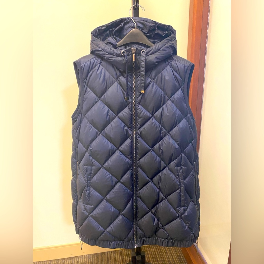 Max Mara Goose down navy blue vest size 12